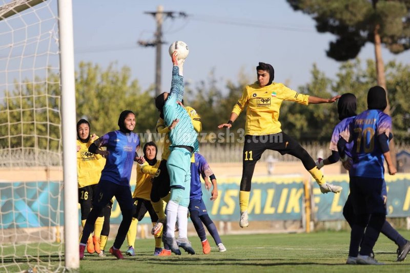 استقلال - پرسپولیس جای شما در این جمع خالیست