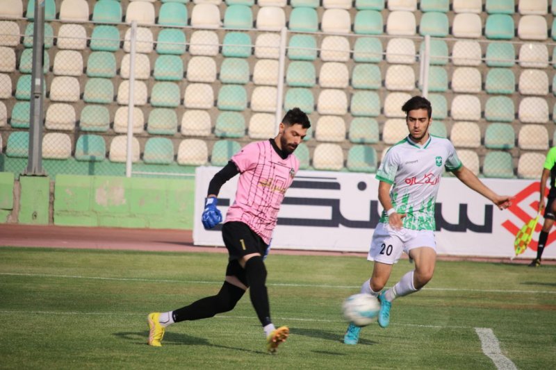 دروازهبان شمس آذر با کیت تمرینی پرسپولیس!