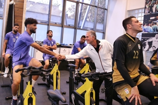 استقبال از گرم از بازیکنان در آخرین اردو / خوش‌آمد گویی به سبک کی‌روش در پک (عکس)