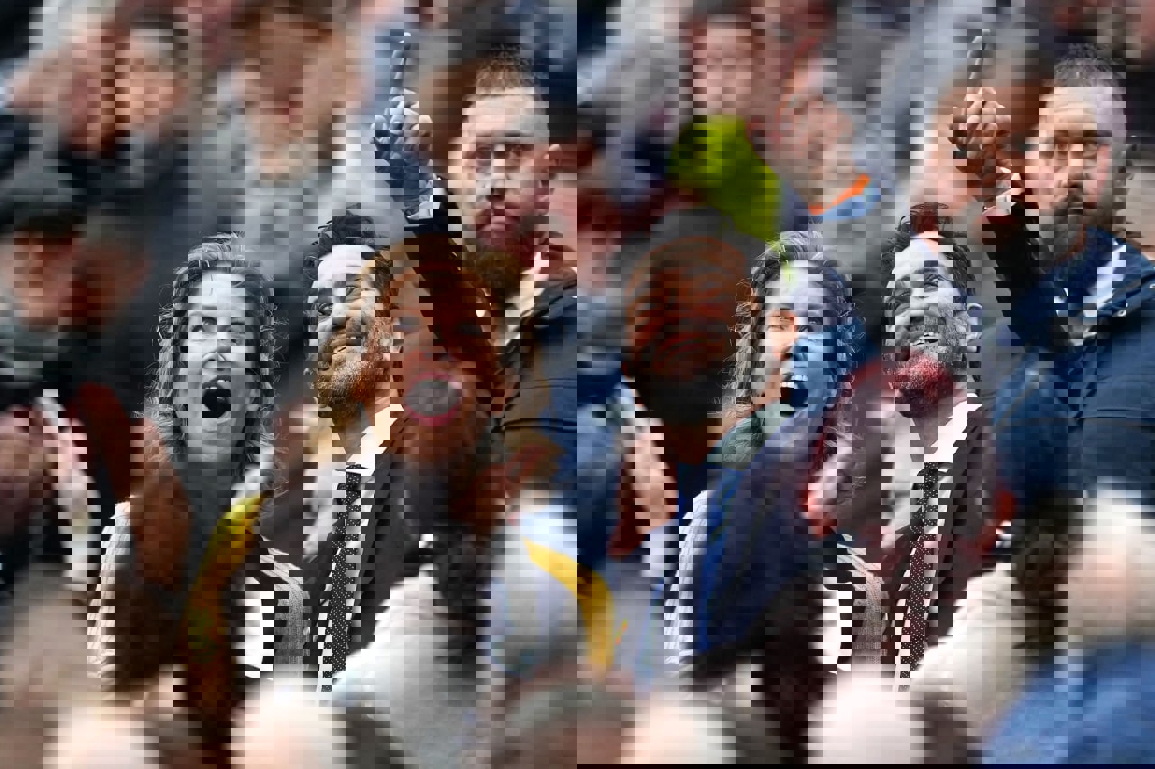 1758351