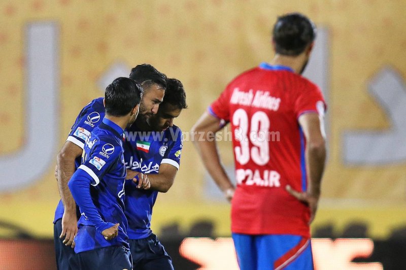 اشکهای بیپایان ارسلان پس از یک گل حیاتی (عکس)