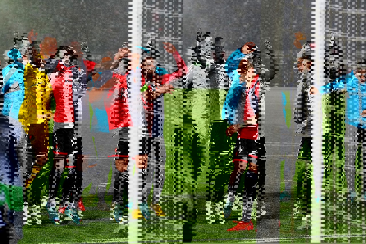 1759498