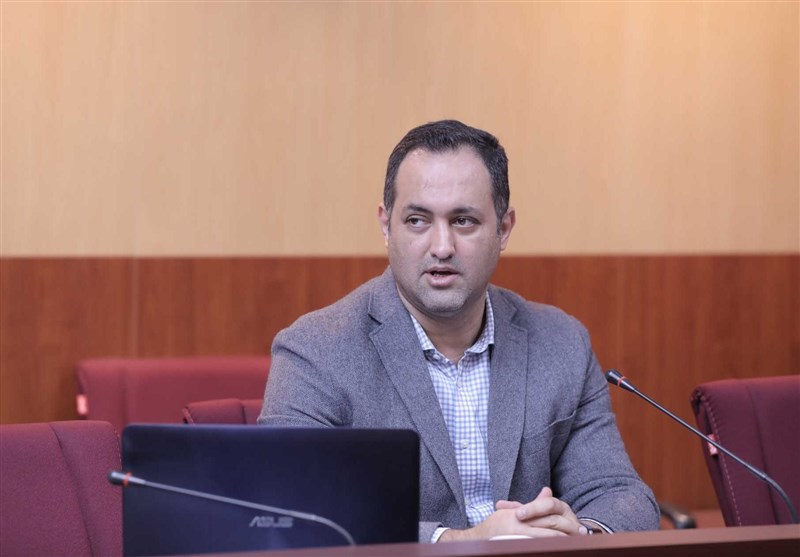فخری مربی تیم شمشیربازی سابر Scalfa کالیفرنیا شد