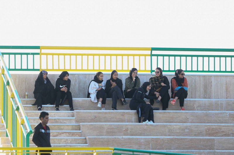 حضور بانوان در لیگ آزادگان و استادیوم شهربابک (عکس)