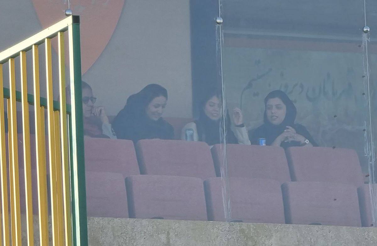 عکس | حضور بانوان در لیگ آزادگان و استادیوم شهربابک