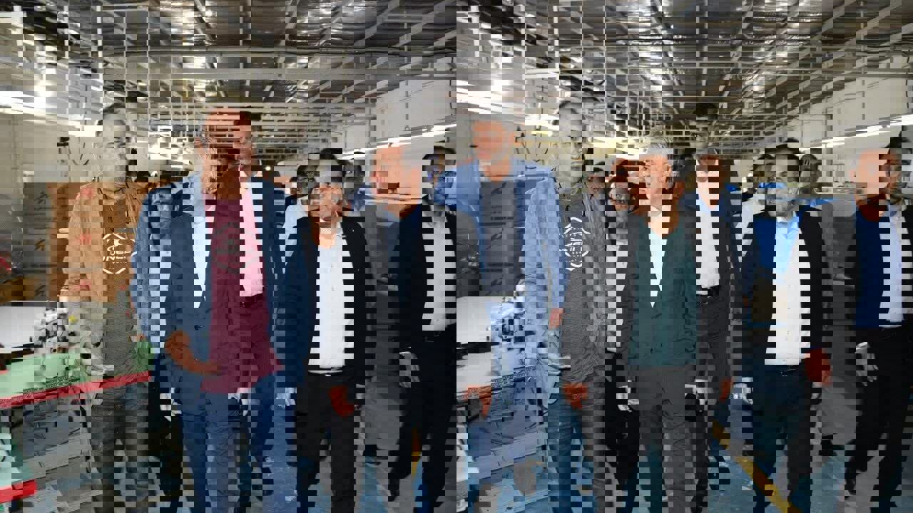 1761103