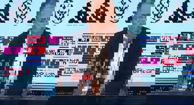 1761597