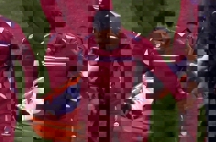 نگران کننده‌ترین اتفاق برای کی‌روش 11 روز به جام جهانی؛ / کاپیتان ایران روی برانکارد: من بدشانسم