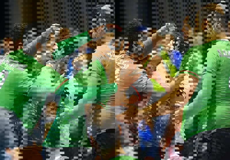 1762104