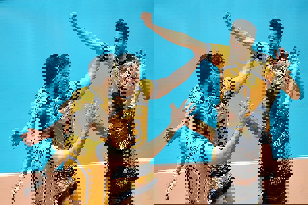 1762773