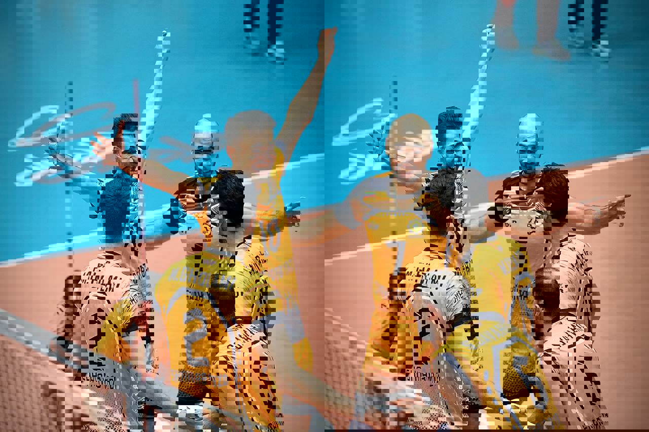 1762775