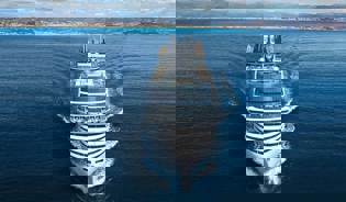 کشتی کروز کنار آب‌های خلیج فارس پهلو گرفت / از قطر لاکچری‌تر - از دوحه گرانتر - از جام جهانی باشکو‌ه‌تر