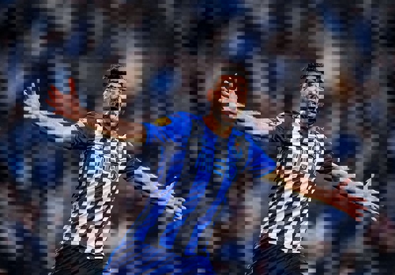 1762901