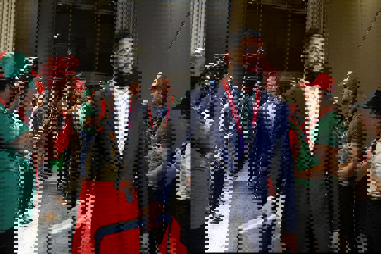 1763282