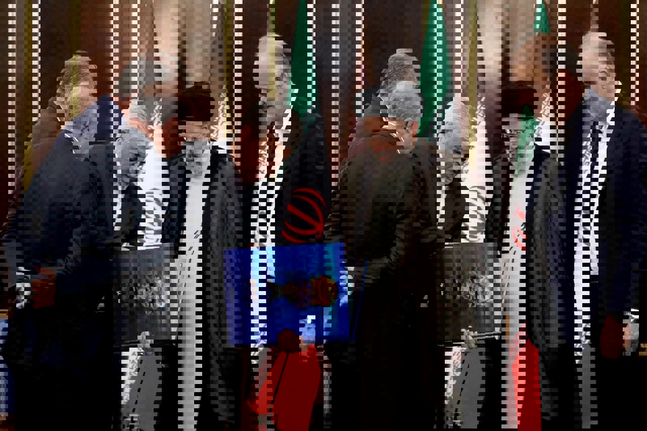 1763163