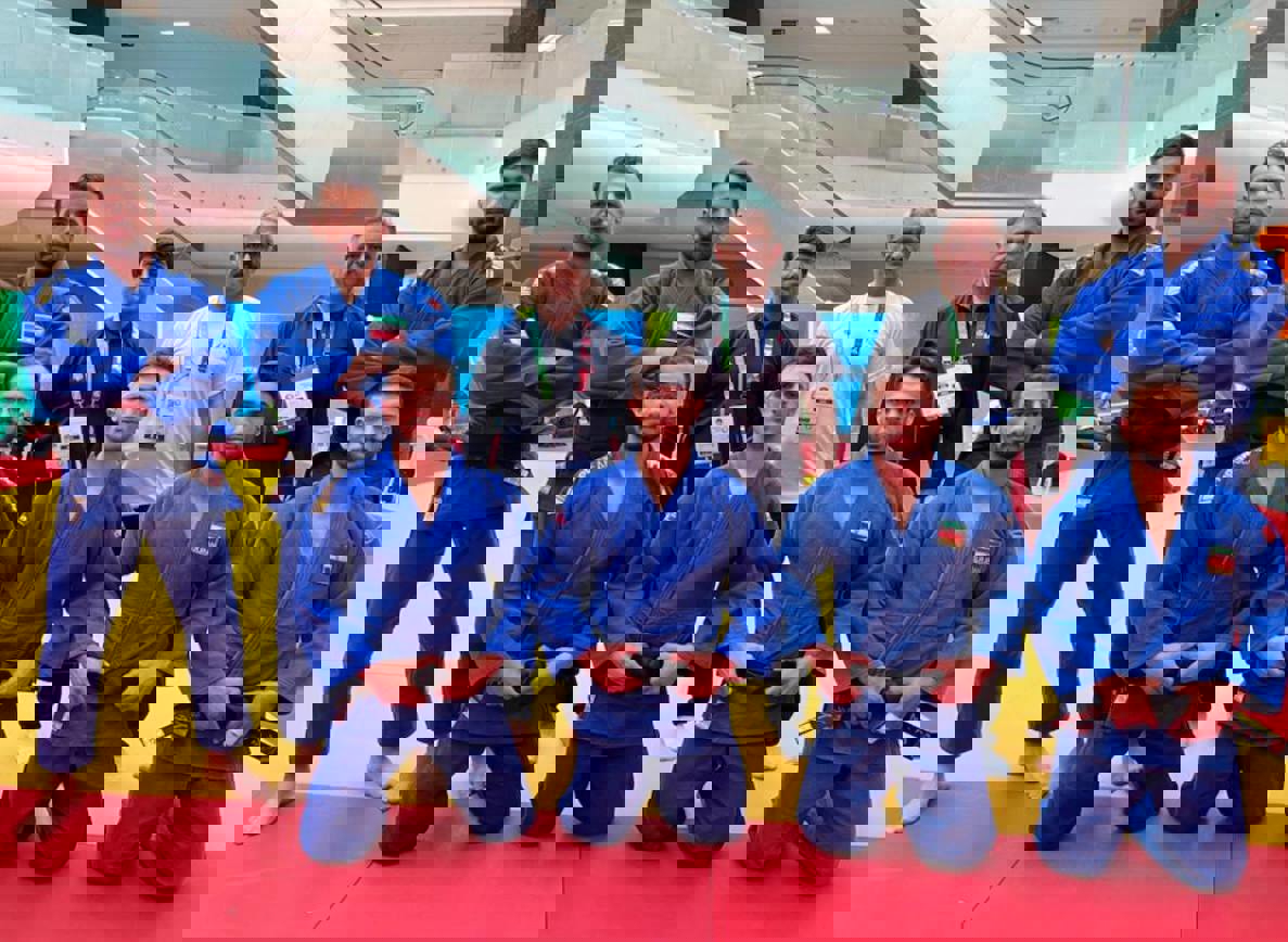 1763083