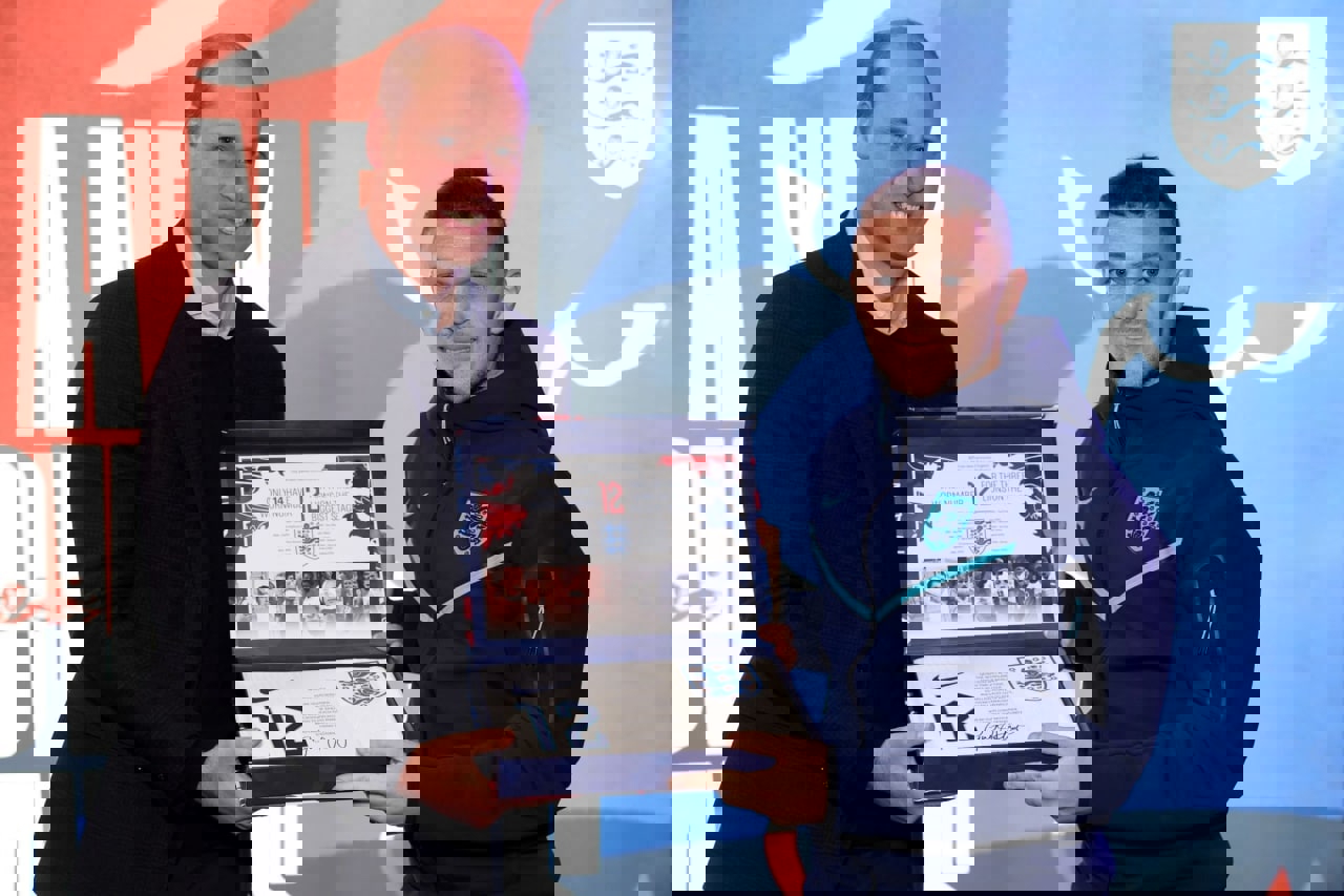 1763739