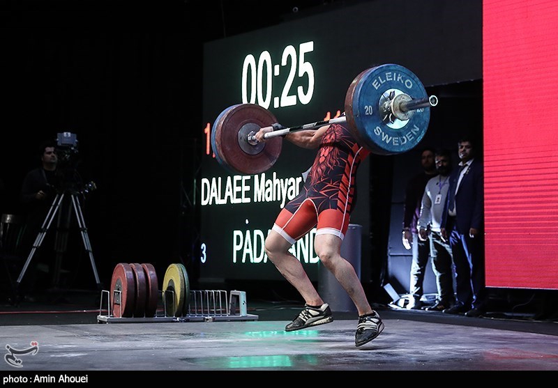 صدرنشینی ملیحفاری در لیگ برتر وزنهبرداری