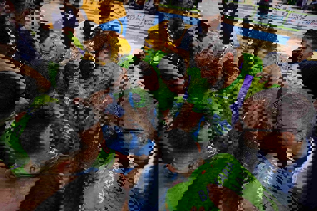 1763762