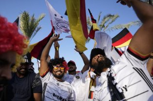 پرداخت به هواداران قلابی جام جهانی قطر را متوقف کنید