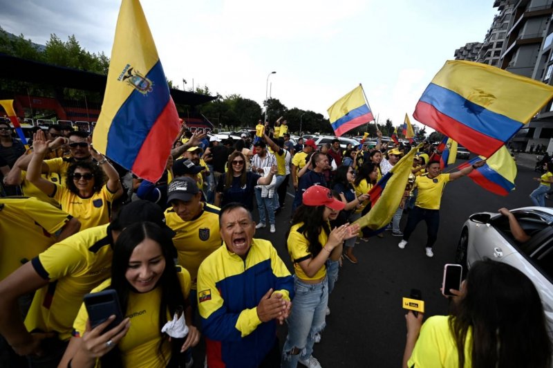 پایکوبی اکوادوری‌ها با 8 ساعت اختلاف زمانی