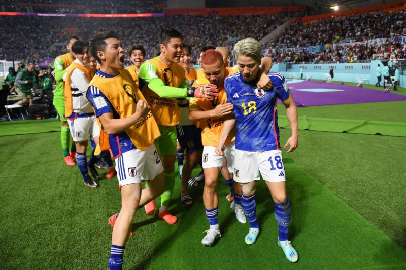 ژاپن نیمه دوم: اکران فوتبالیست‌ها در خلیفه!