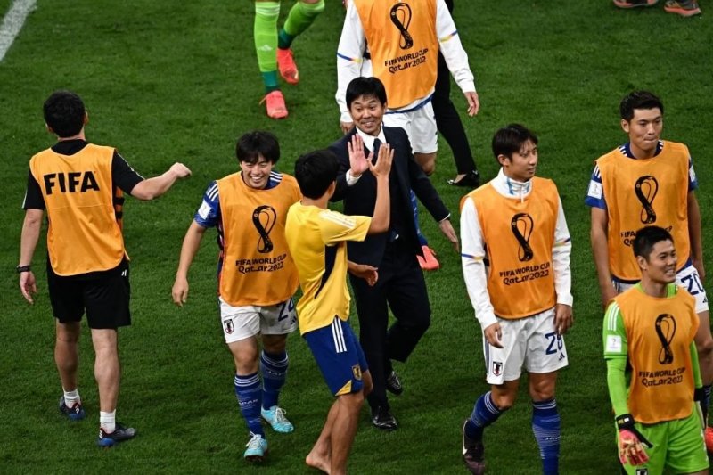 شعبده‌بازی یک سرمربی در جام جهانی(عکس)