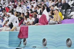 انتقاد عجیب تماشاگران از ورزشگاه‌های قطر: سرد است!