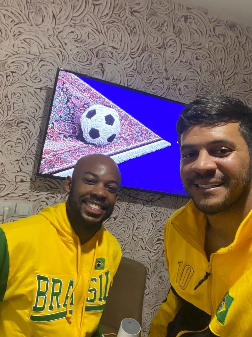 دو خارجی گل‌گهر در انتظار شروع بازی برزیل