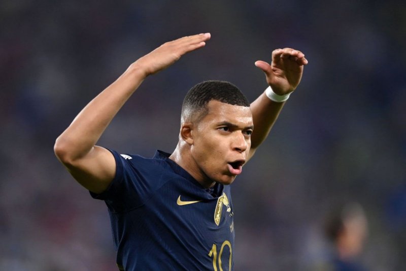 امباپه بازی فرانسه-تونس را از دست داد؟