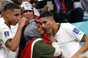 عاشقانه ستاره مراکش پس از پیروزی بزرگ (عکس) 