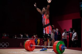 تعلیق چهار وزنه‌بردار در آستانه قهرمانی جهان ۲۰۲۲
