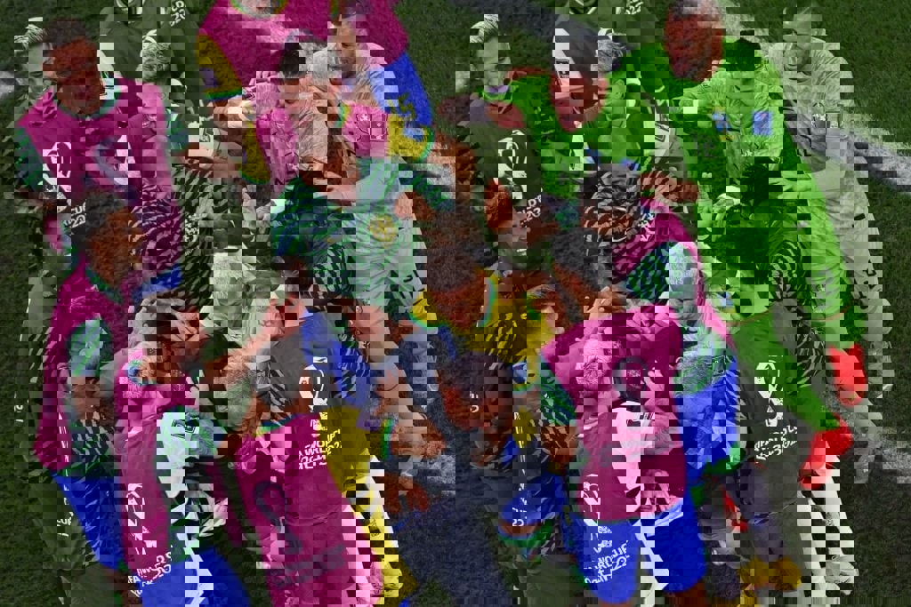 1775976