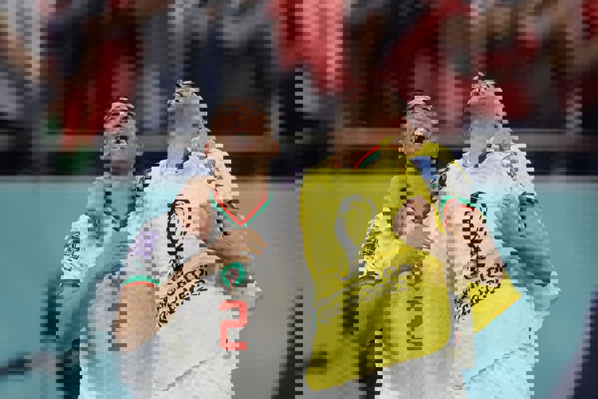 1776093