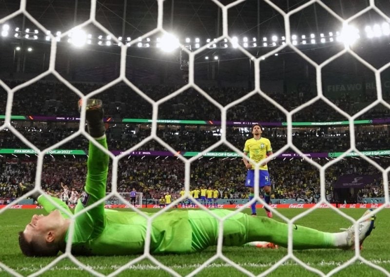 دستکش طلایی جام جهانی به کدام گلر می‌رسد؟