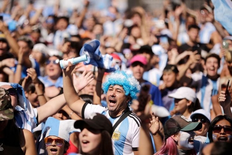 سرود پیروزی به افتخار مادربزرگ آرژانتینی! (عکس)