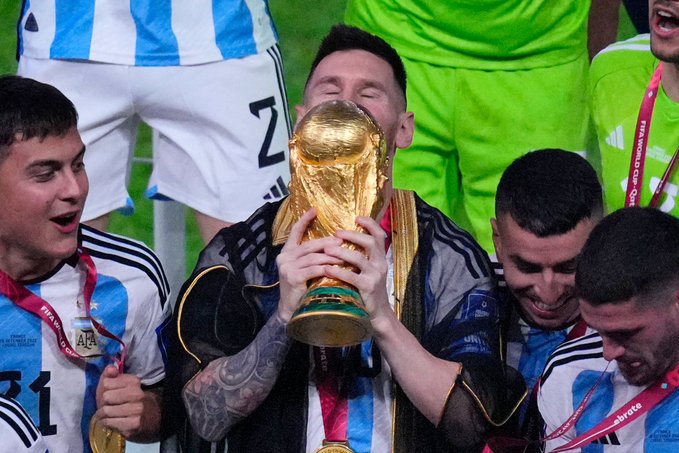مسی: کاش جام قهرمانی جهان را از مارادونا می‌گرفتم