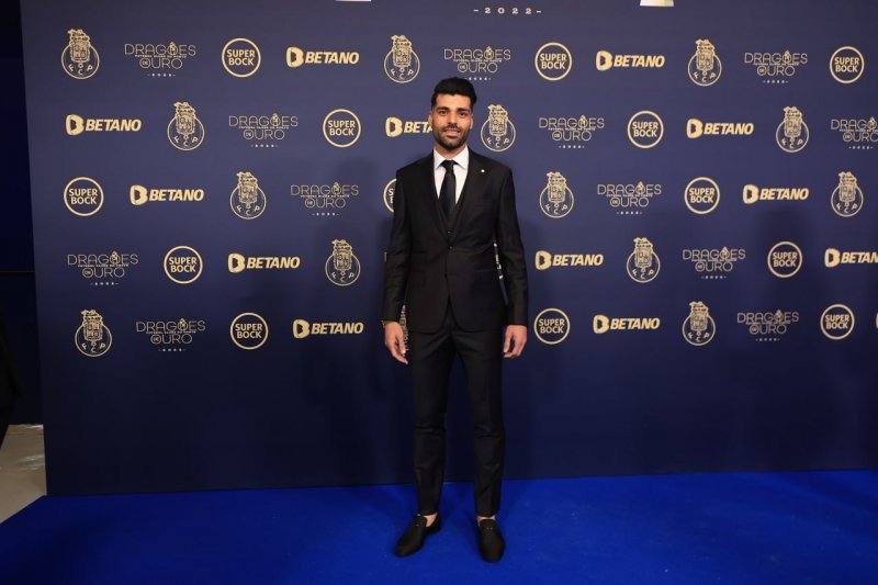 دیوگو کاستا بالاتر از مهاجم بوشهری قرار گرفت / گلر پرتغال جایزه طارمی را از چنگالش ربود 3