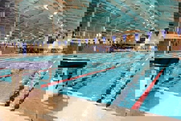 مسابقات بین المللی شنای زنان در ایران برگزار میشود