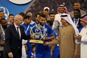 سوت فینال لیگ قهرمانان در دست داور پرحاشیه عمانی