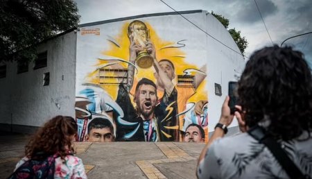 سوژه جدید نقاش آرژانتینی: مسی با جام جهانی (عکس)