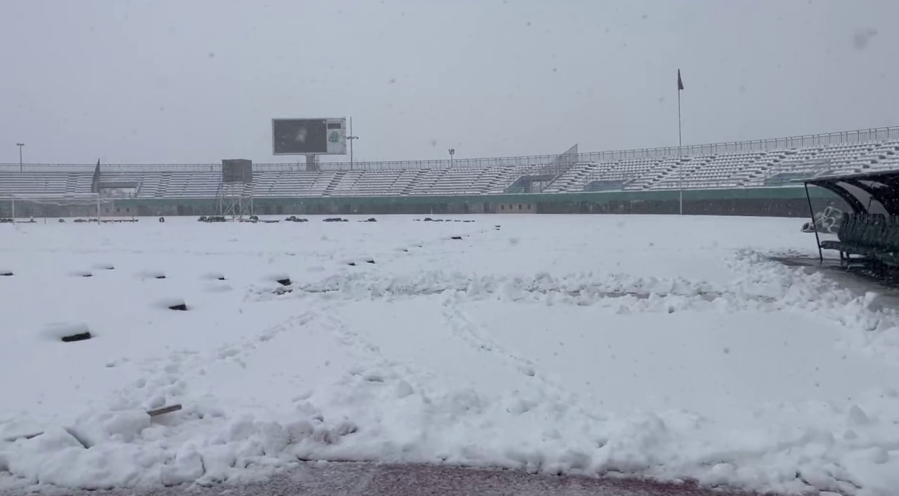 عکس | برف سنگین یک بازی لیگ برتر را لغو کرد