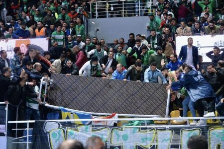 مجروح شدن 27 تماشاگر بسکتبال بر اثر ریزش سکوها