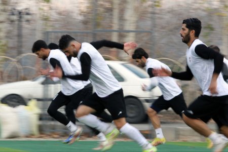 حمله هواداران به ورزشگاه فولاد (عکس)