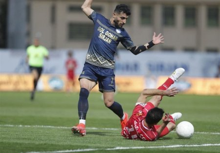 در انتظار جذابترین بازی هفته؛/ گزارش زنده: گلگهر صفر - پرسپولیس صفر