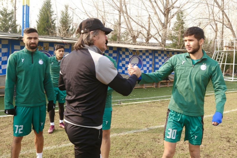 استقلالی‌ها در خروجی را به آمانوف نشان دادند!