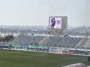 پله، روی سکوهای خالی استادیوم تبریز (عکس)