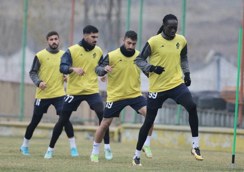 میهمانهای عجیب در تمرین امروز پیکان(عکس)