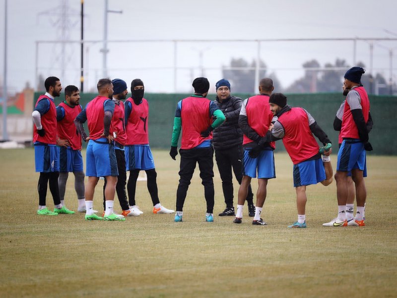 تمرین سخت مسیها زیر باران کویری (عکس)