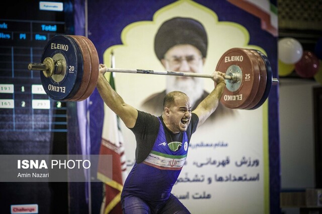 باید وام بگیرم تا با قراردادم یک پراید بخرم!